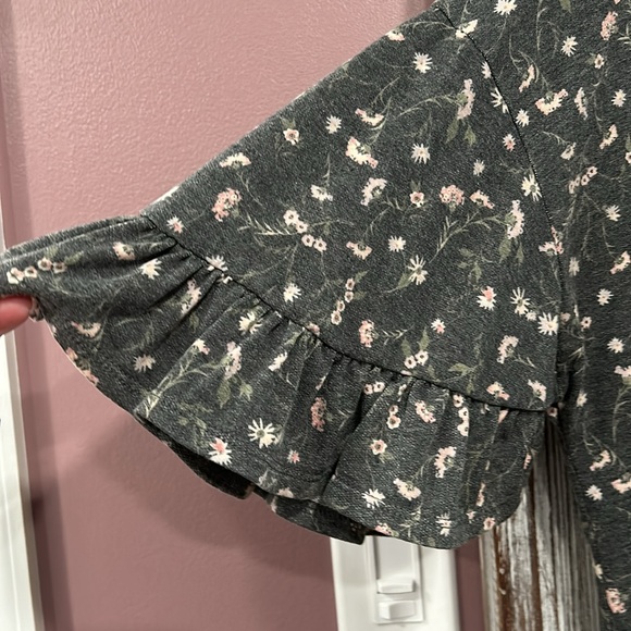 Cute Lauren Conrad Top - Picture 2 of 4